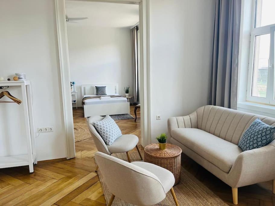 Modernes Design Apartment Вена Экстерьер фото