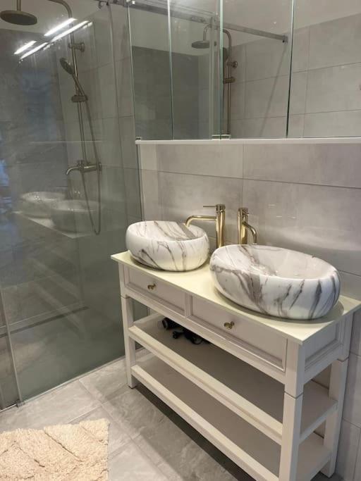 Modernes Design Apartment Вена Экстерьер фото
