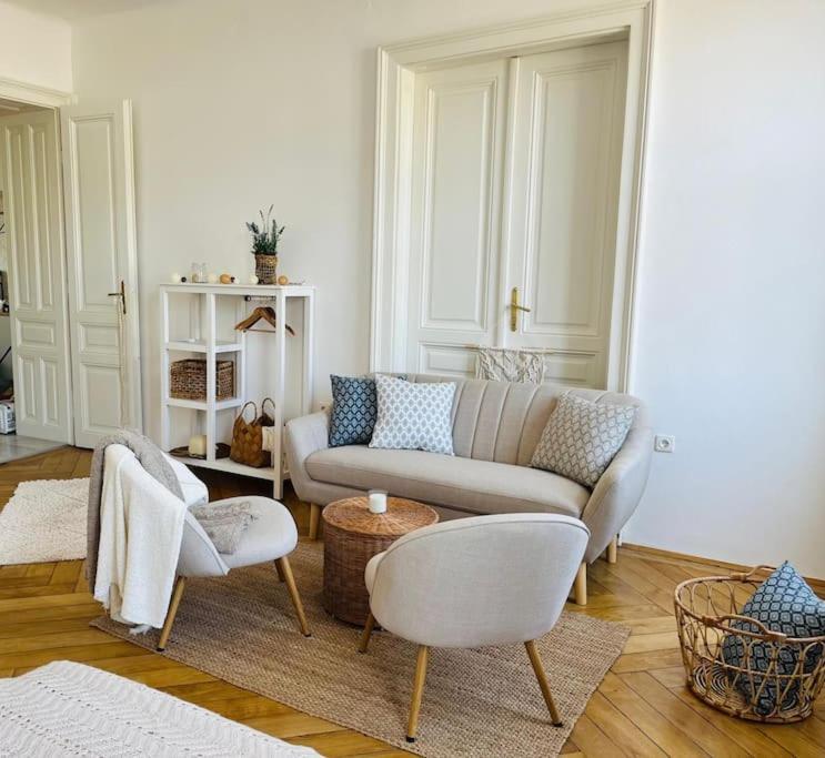 Modernes Design Apartment Вена Экстерьер фото