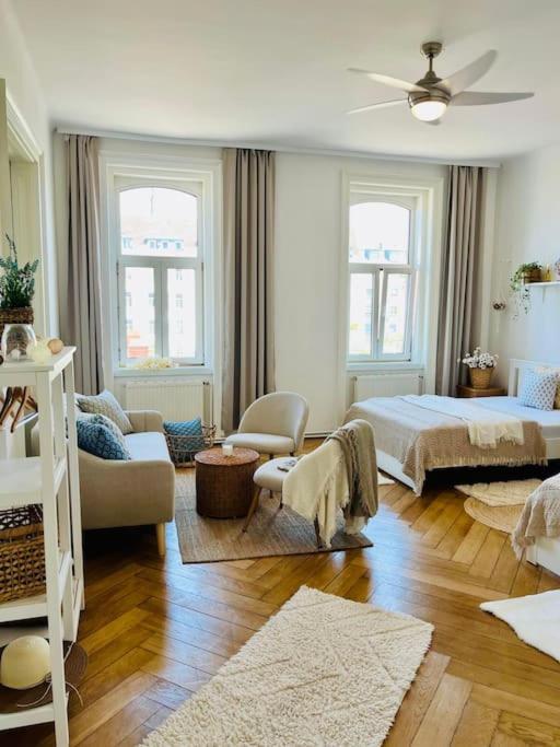 Modernes Design Apartment Вена Экстерьер фото